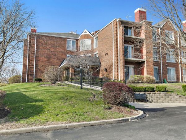 805 Leicester Road , Unit 211, Elk Grove Village, IL 60007