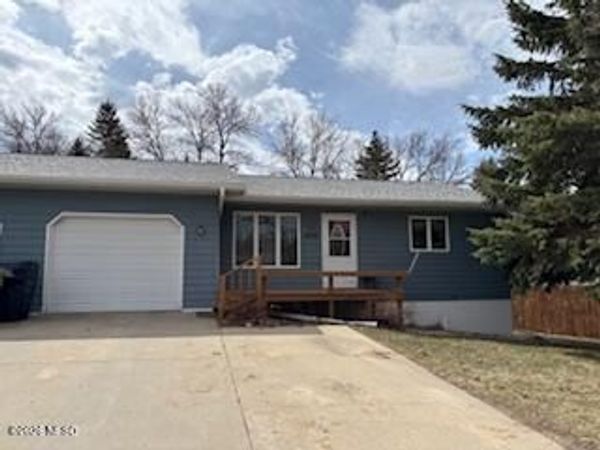 1804 2ND AVENUE NE, Watertown, SD 57201
