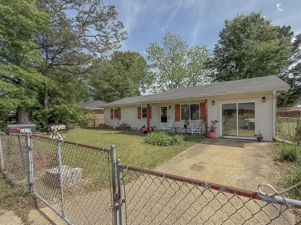 2410 22nd N, Columbus, MS 39701