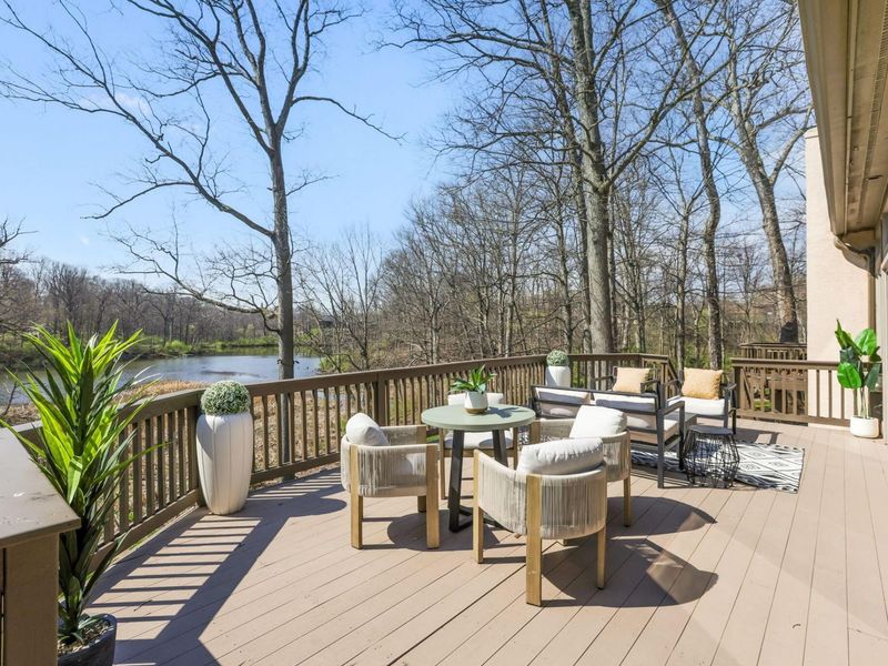 117 Lake Bluff Drive, Columbus, OH 43235 Photo 4