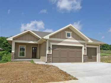 4820 NW Huonker Court, Riverside, MO 64150