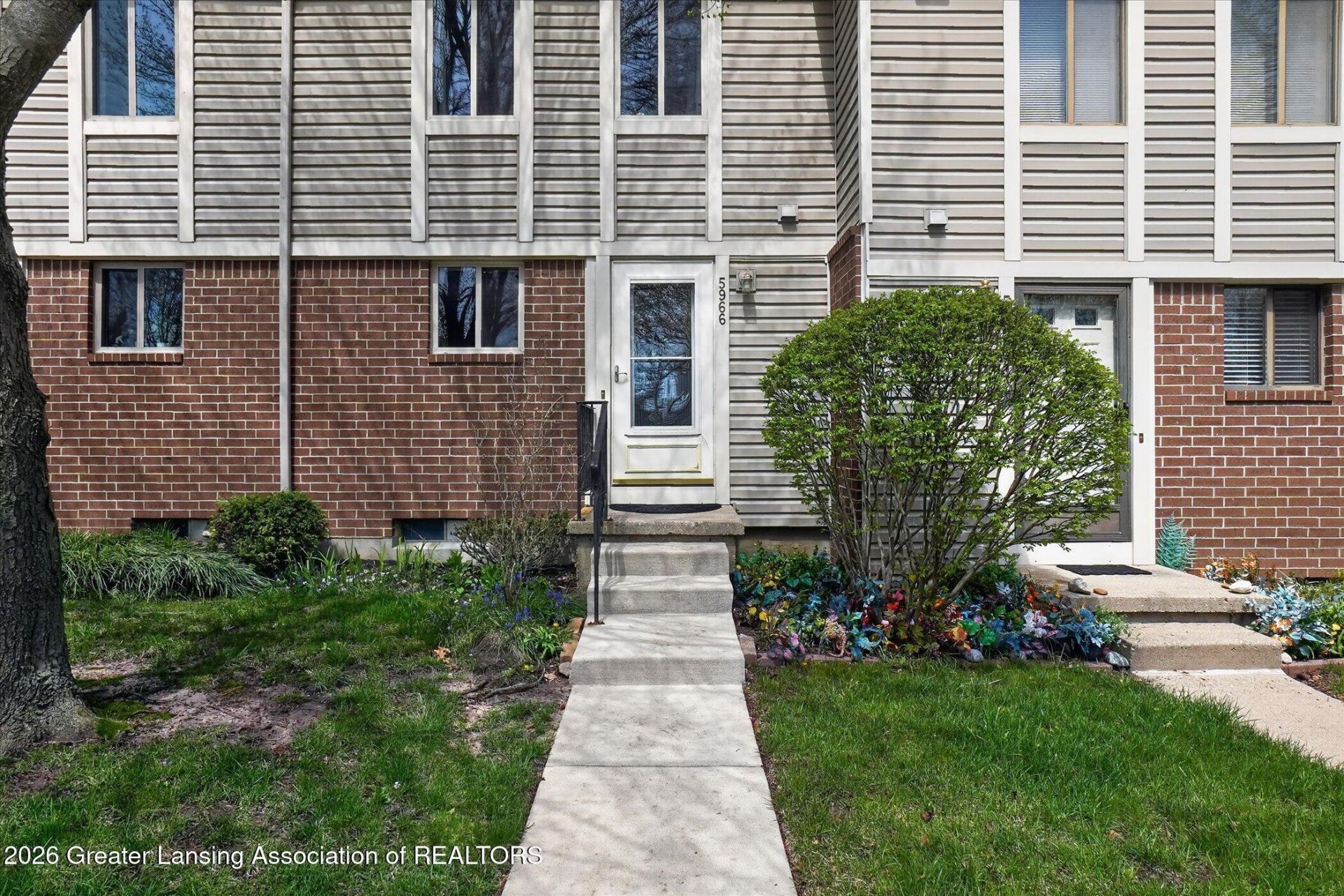 5966 Village Drive, Haslett, MI 48840 Main Photo