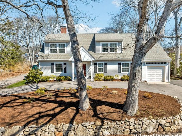 70 Lakeview Avenue , Falmouth, MA 02540