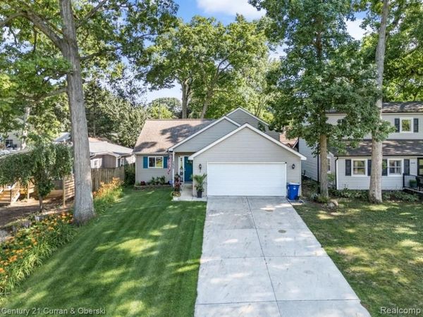 3633 Richmond St, Waterford Twp, MI 48328