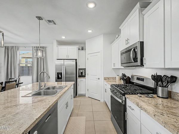 8812 W AGORA Lane, Tolleson, AZ 85353