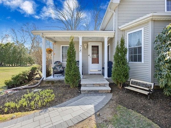 28 Deanville Rd, Attleboro, MA 02703
