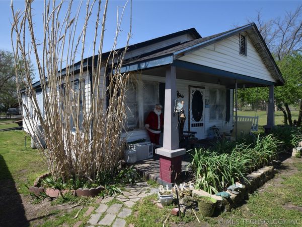 1 W Pine Street, Stilwell, OK 74960