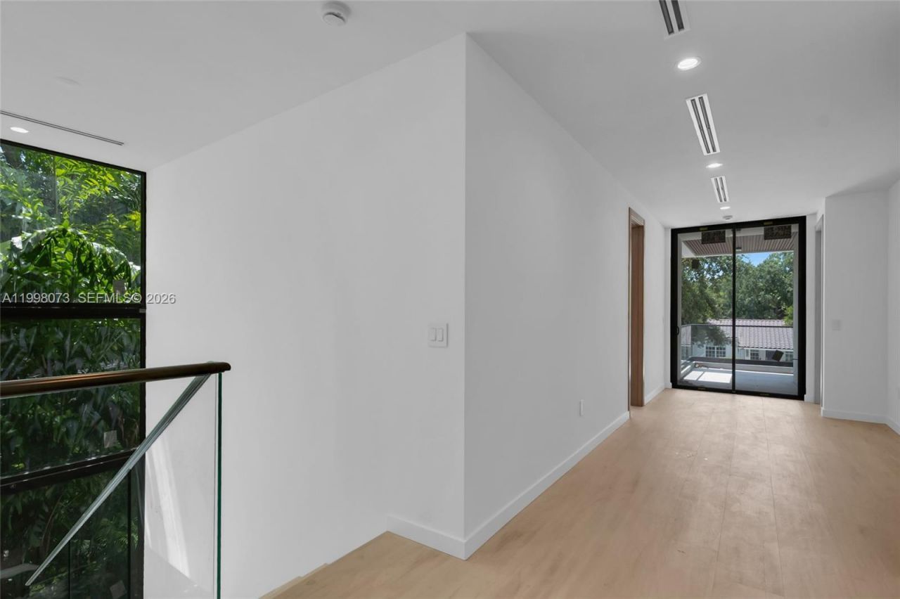 3983 Kumquat Ave, Miami, FL 33133 Photo