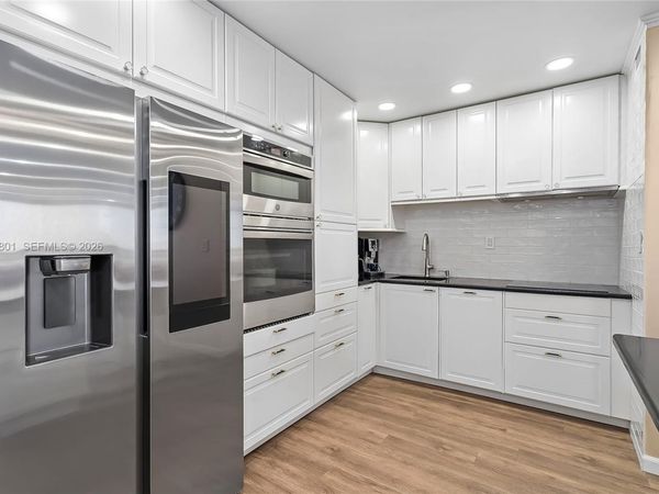 600 Three Islands Blvd, Unit 604, Hallandale Beach, FL 33009