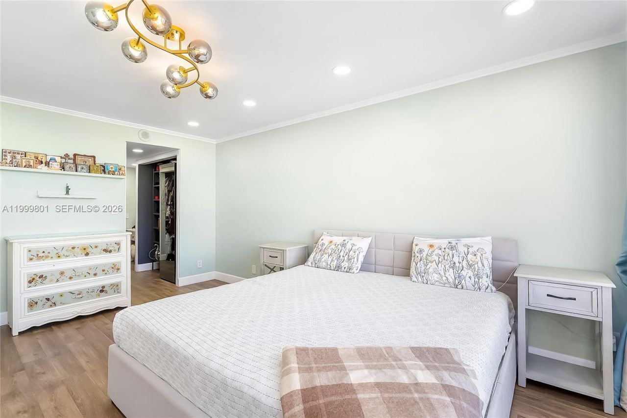 600 Three Islands Blvd, Unit 604, Hallandale Beach, FL 33009 Photo