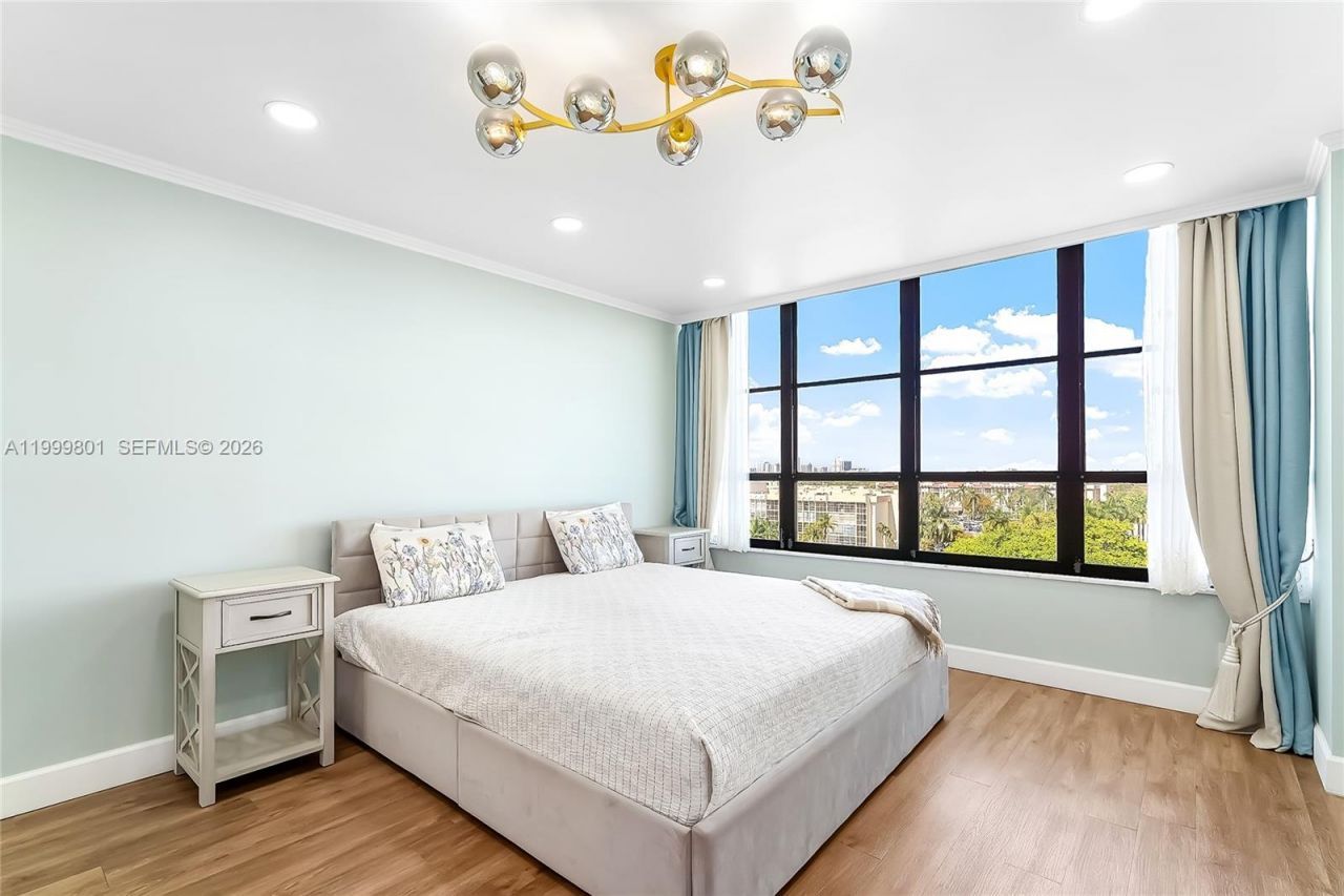 600 Three Islands Blvd, Unit 604, Hallandale Beach, FL 33009 Photo