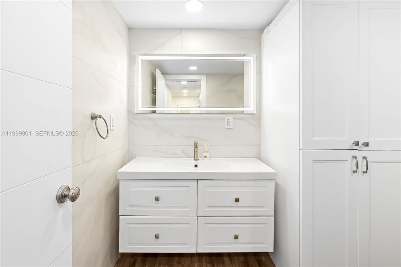 600 Three Islands Blvd, Unit 604, Hallandale Beach, FL 33009 Photo