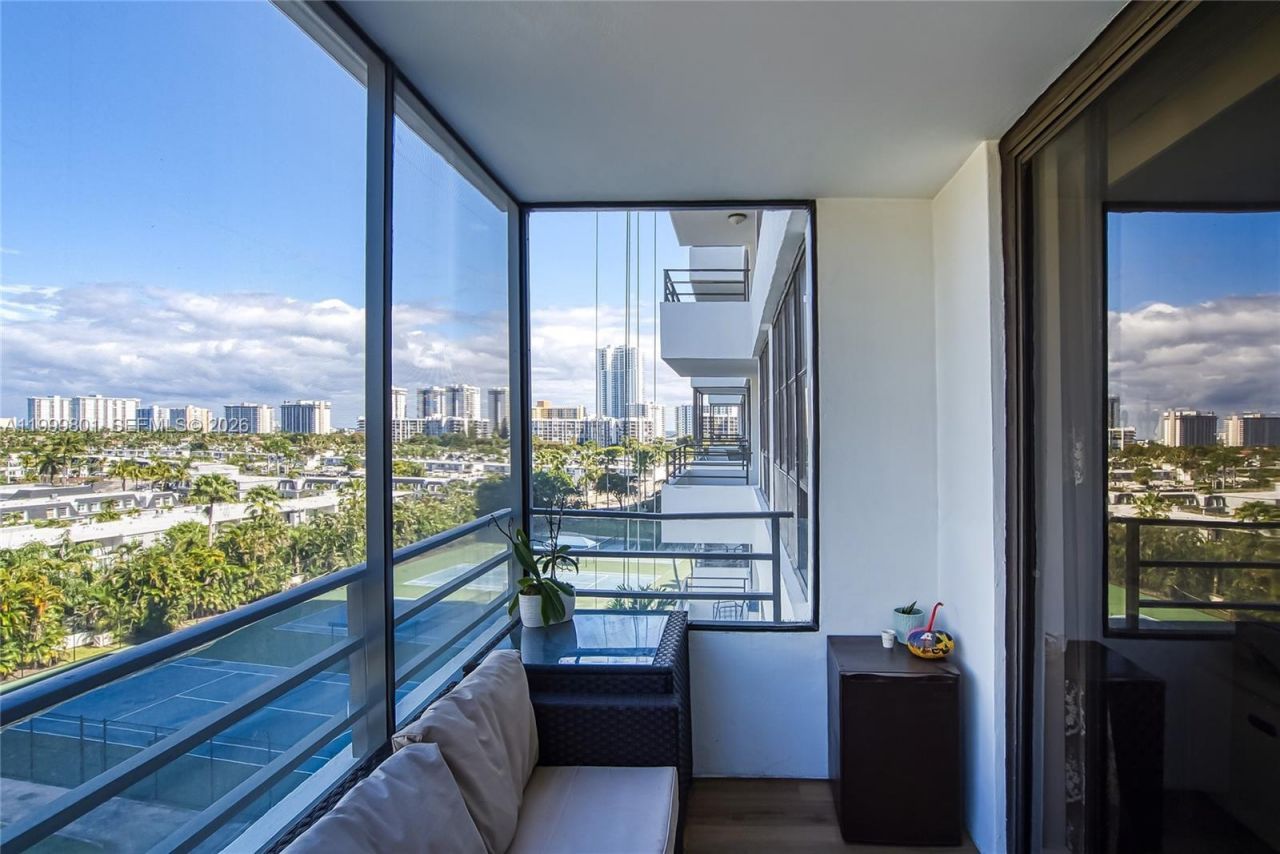 600 Three Islands Blvd, Unit 604, Hallandale Beach, FL 33009 Photo