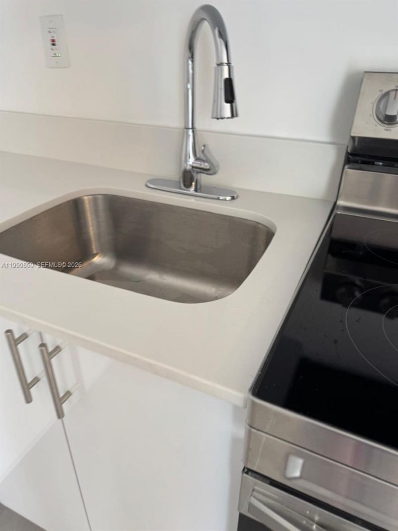 615 NE 3rd St, Unit 1, Hallandale Beach, FL 33009 Photo