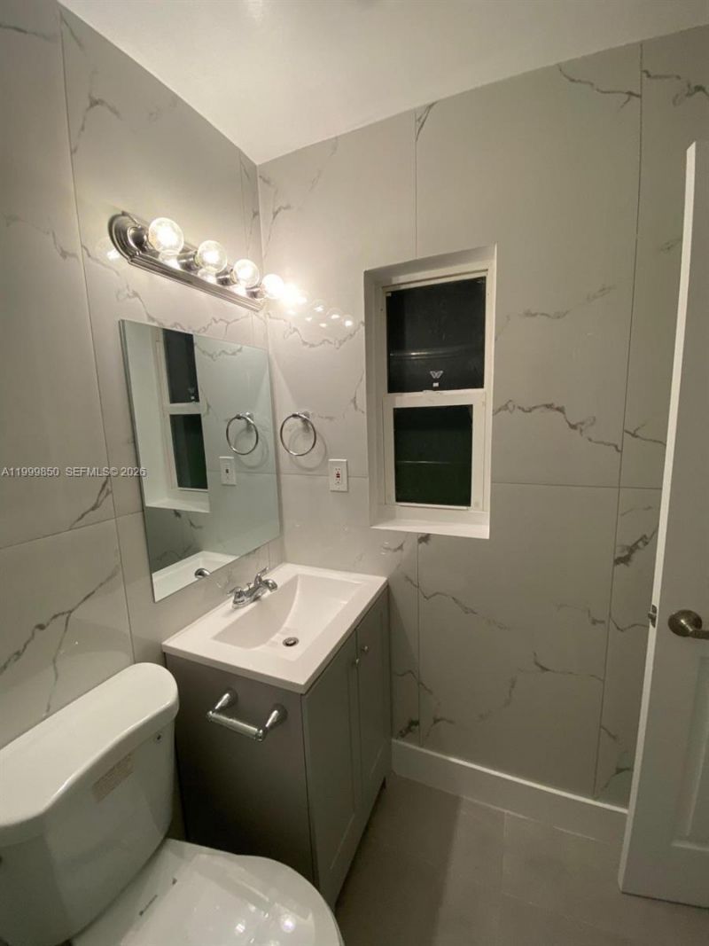 615 NE 3rd St, Unit 1, Hallandale Beach, FL 33009 Photo