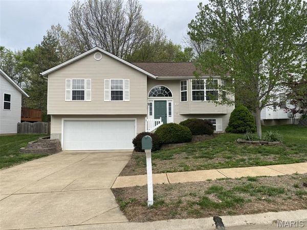 12 Red Cedar Court , St Charles, MO 63303