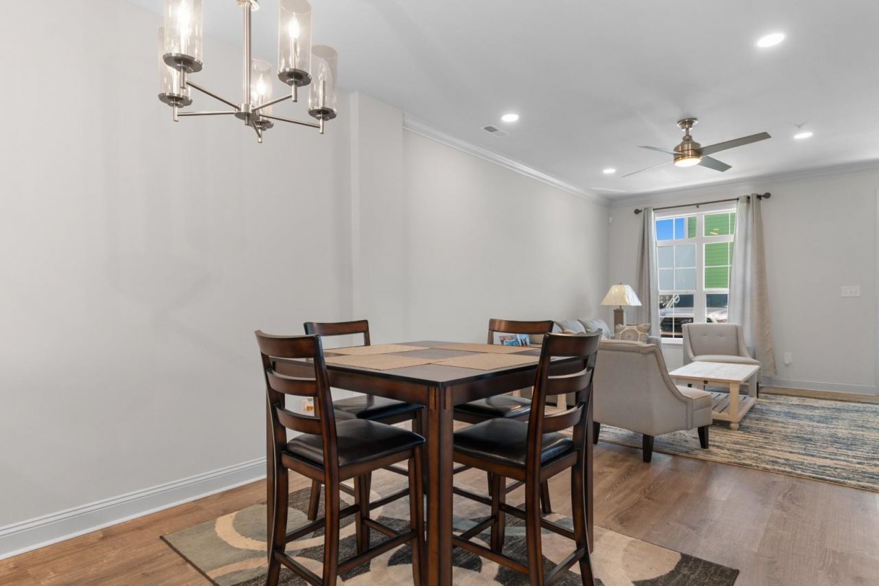 753 Moen Pl. Photo 11