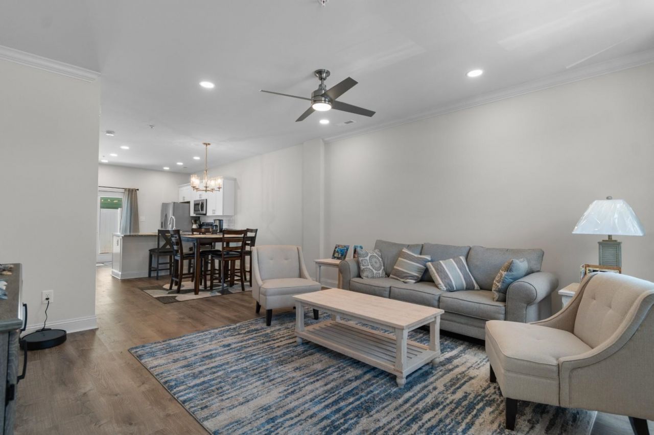 753 Moen Pl. Photo 12