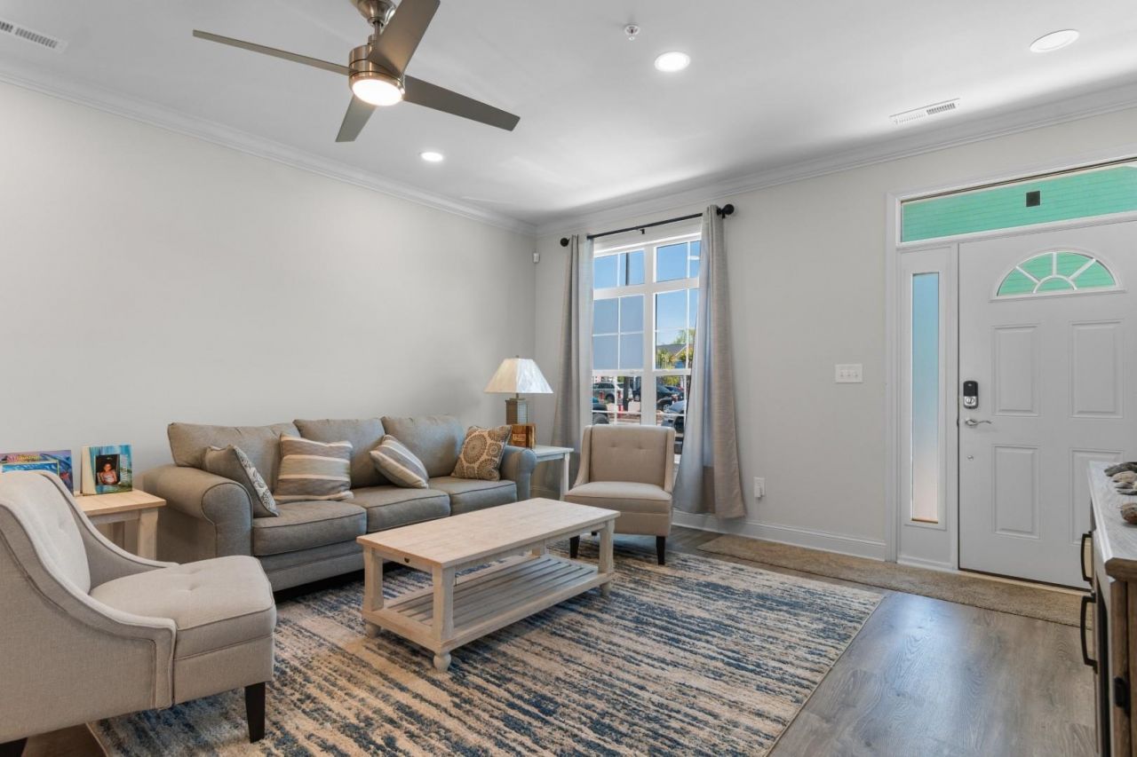 753 Moen Pl. Photo 13