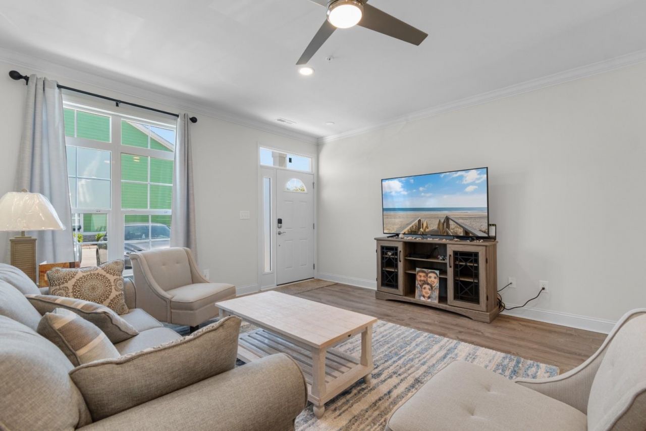 753 Moen Pl. Photo 14