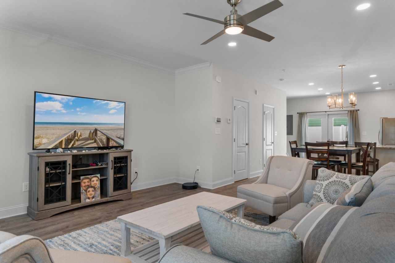 753 Moen Pl. Photo 15