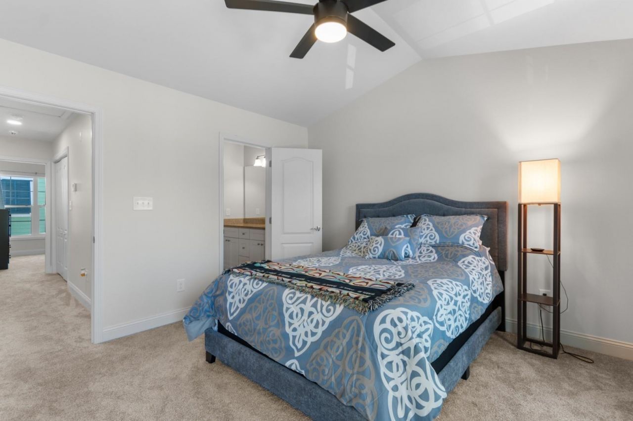 753 Moen Pl. Photo 19