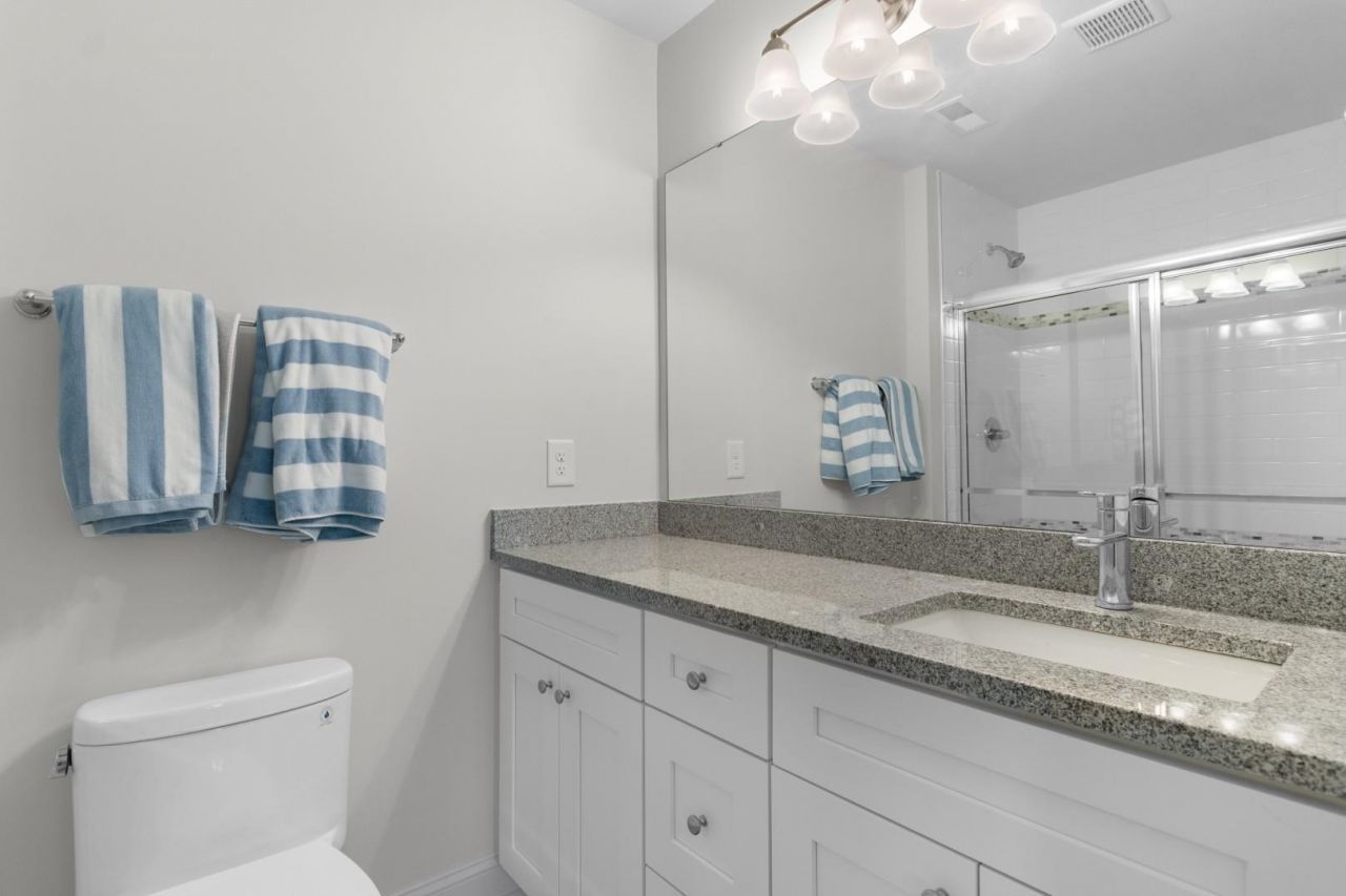 753 Moen Pl. Photo 20