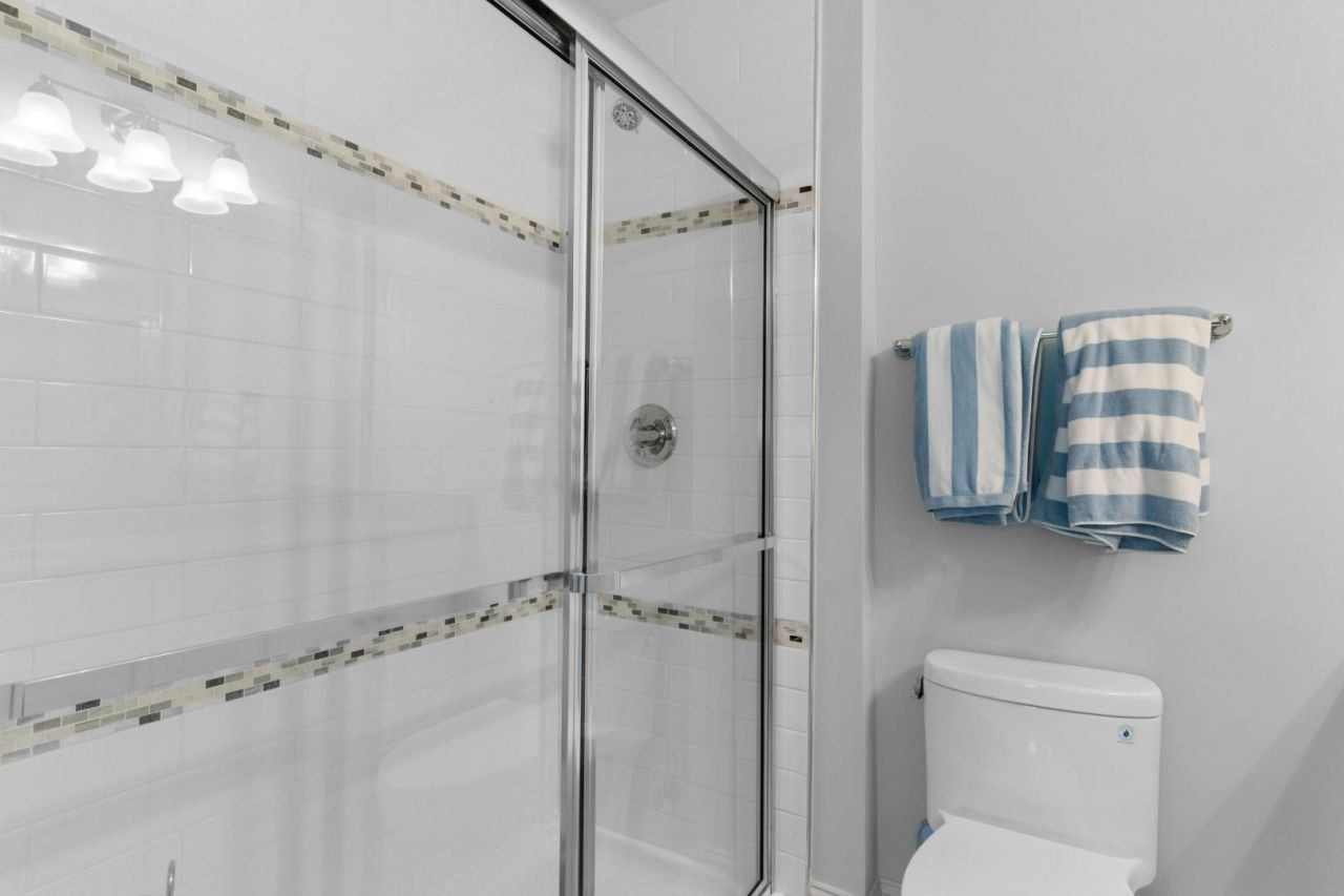 753 Moen Pl. Photo 21