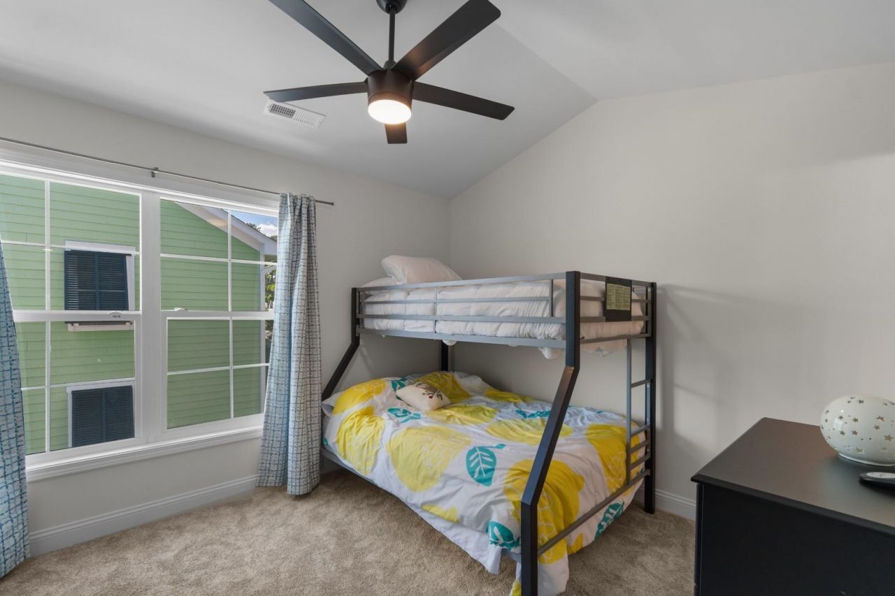 753 Moen Pl. Photo 22