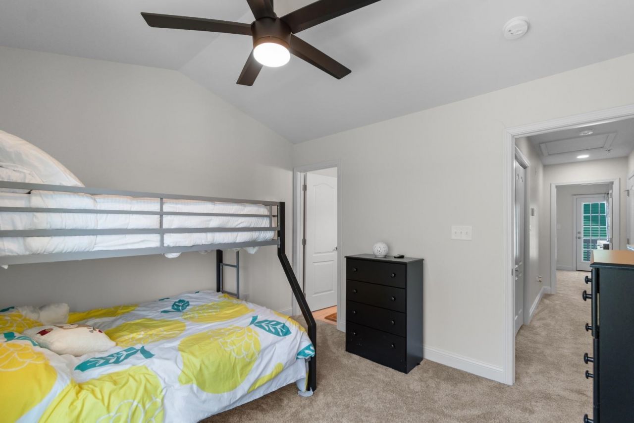 753 Moen Pl. Photo 23