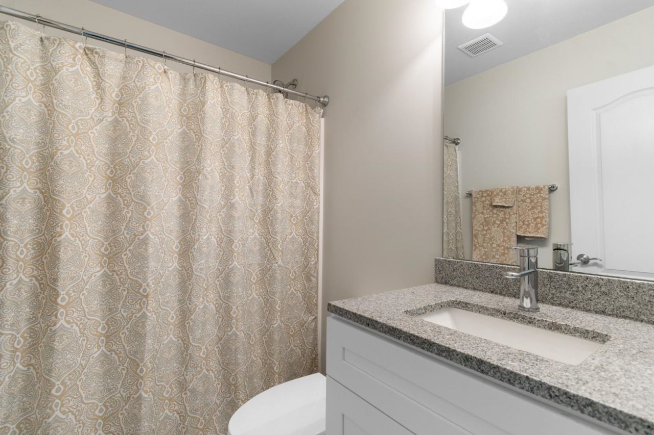 753 Moen Pl. Photo 24