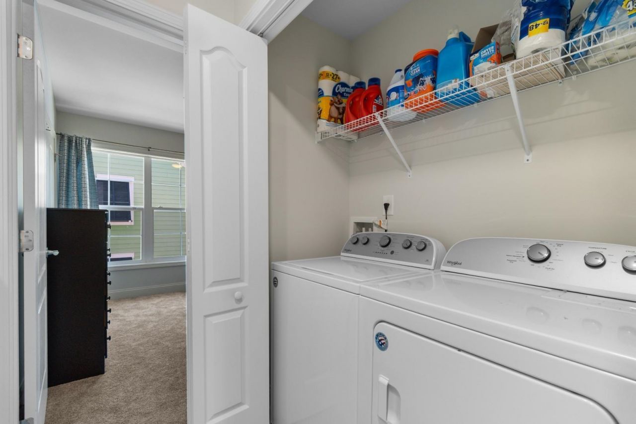 753 Moen Pl. Photo 25