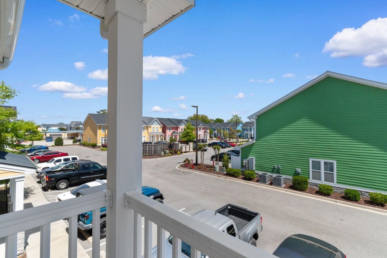 753 Moen Pl. Photo 26