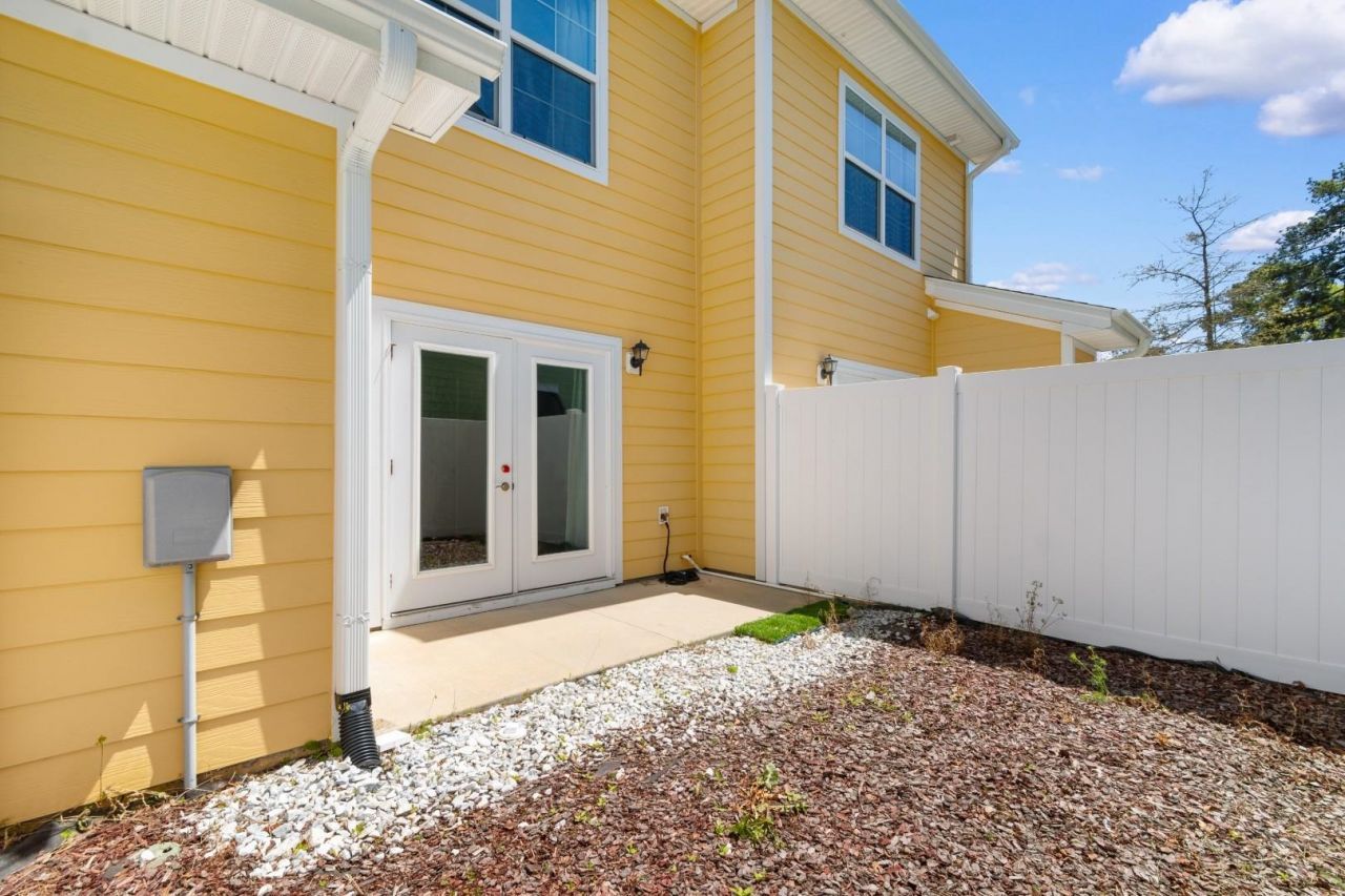 753 Moen Pl. Photo 29