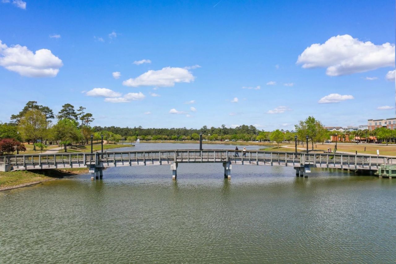 753 Moen Pl. Photo 35