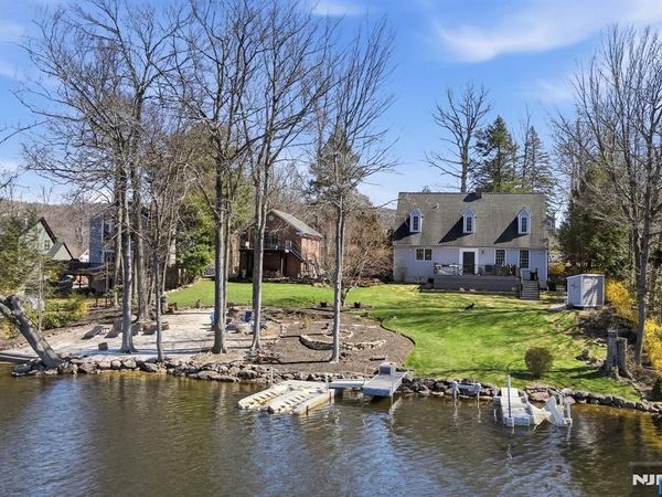 173 Point Breeze Drive, WEST MILFORD, NJ 07421