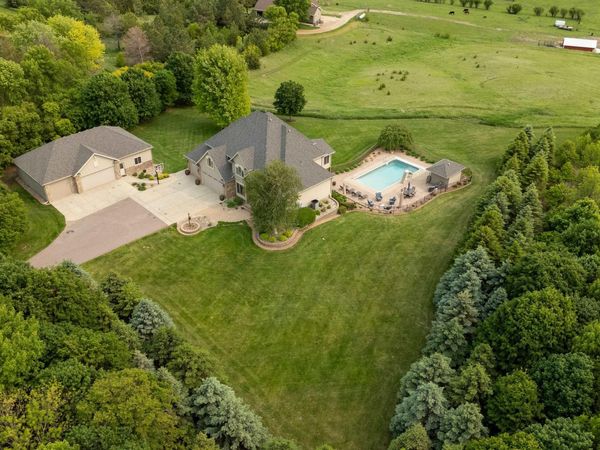 809 W 3rd St, Dell Rapids, SD 57022