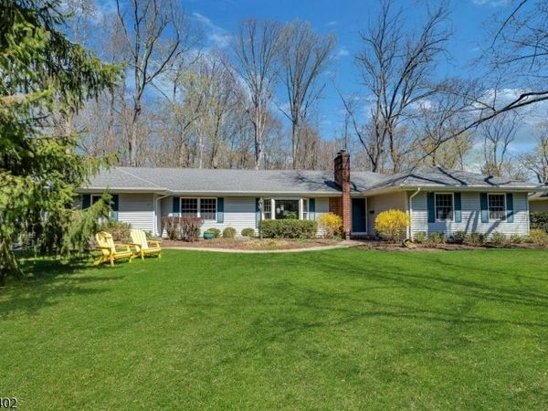 25 Yorke Rd, Mountain Lakes, NJ 07046