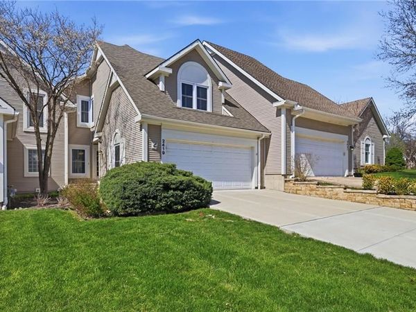 2419 W 137th Place, Leawood, KS 66224