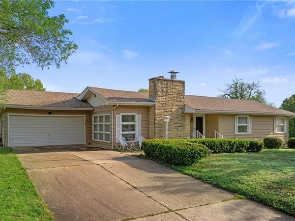 1318 Hibbard Street, Coffeyville, KS 67337