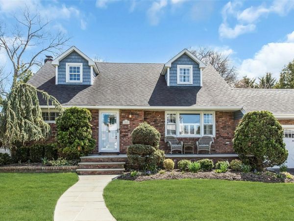 1800 Gormley Avenue , Merrick, NY 11566