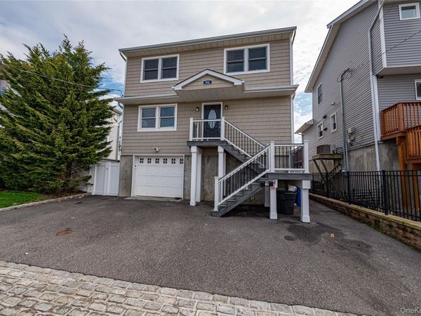 912 Pacific Street, Lindenhurst, NY 11757