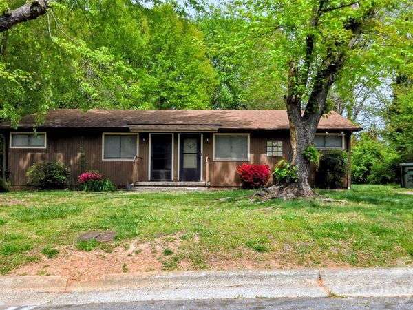 475 13th Avenue NE, Hickory, NC 28601