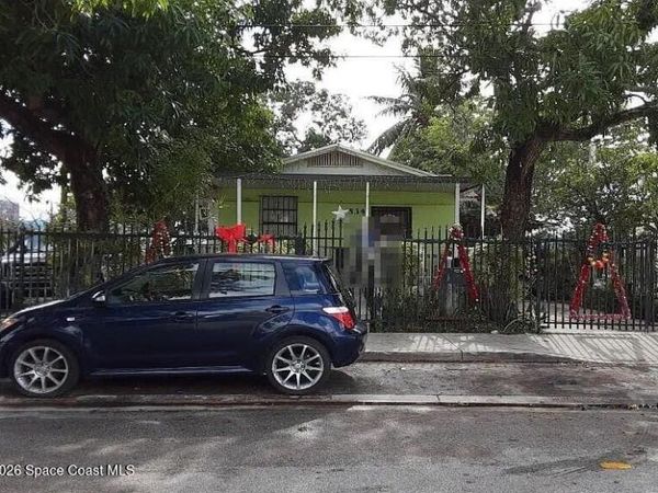 534 NW 30th Street , Miami, FL 33127