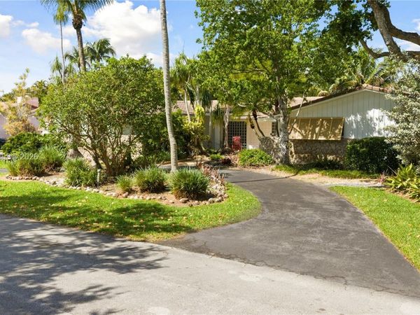 11490 SW 72nd Ct , Pinecrest, FL 33156