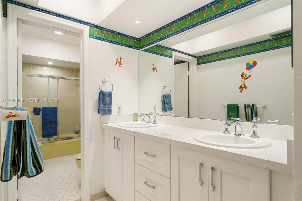 11490 SW 72nd Ct, Pinecrest, FL 33156 Photo