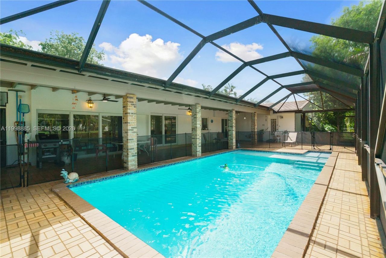 11490 SW 72nd Ct, Pinecrest, FL 33156 Photo