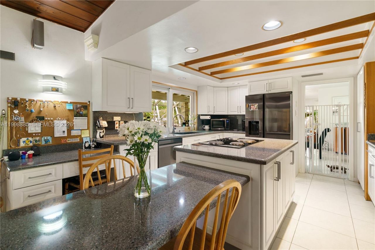 11490 SW 72nd Ct, Pinecrest, FL 33156 Photo