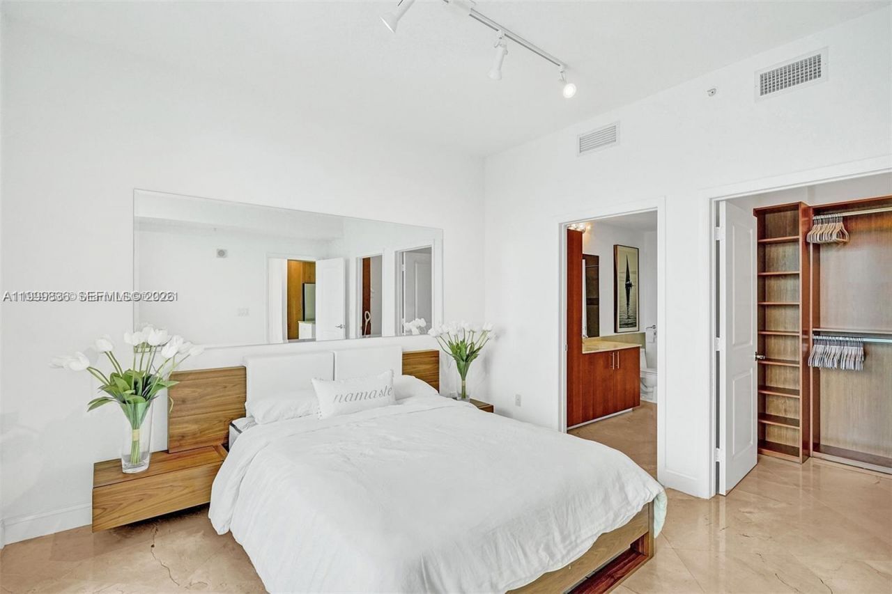 1945 S Ocean Dr, Unit 407, Hallandale Beach, FL 33009 Photo