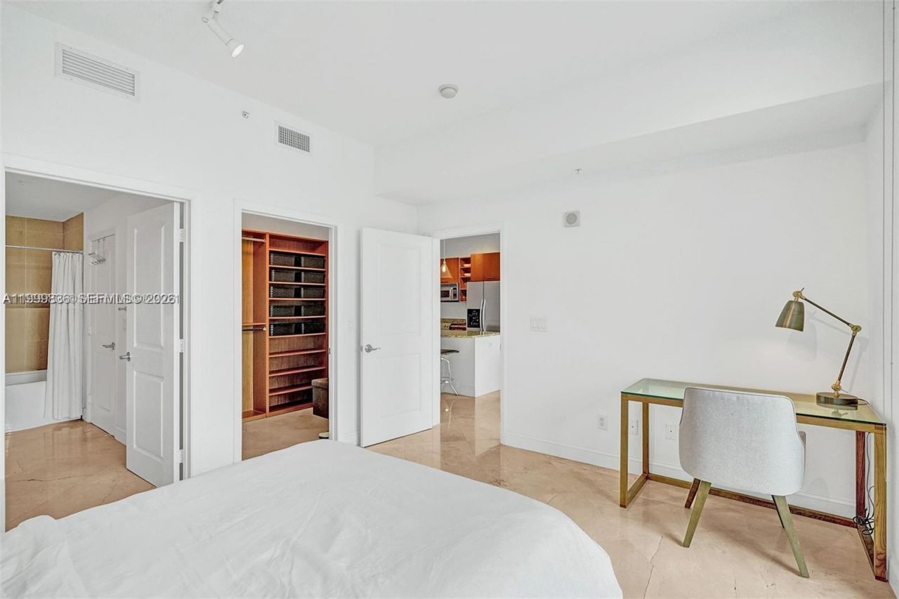 1945 S Ocean Dr, Unit 407, Hallandale Beach, FL 33009 Photo